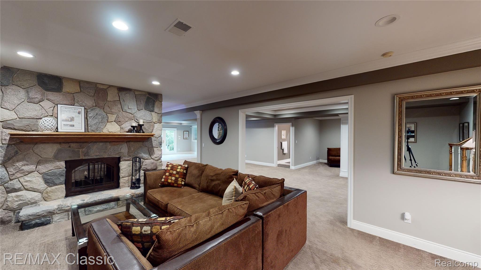 8650 Ridge Road Canton, MI 48187 - Photo 46 of 88 #M - Family Rm 2.jpg