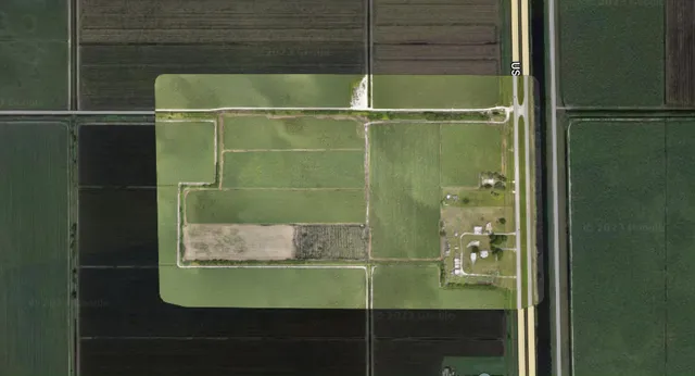 a view of a tennis court