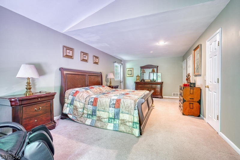 31 Shephard Way Bernards, NJ 07920 - Photo 14 of 30