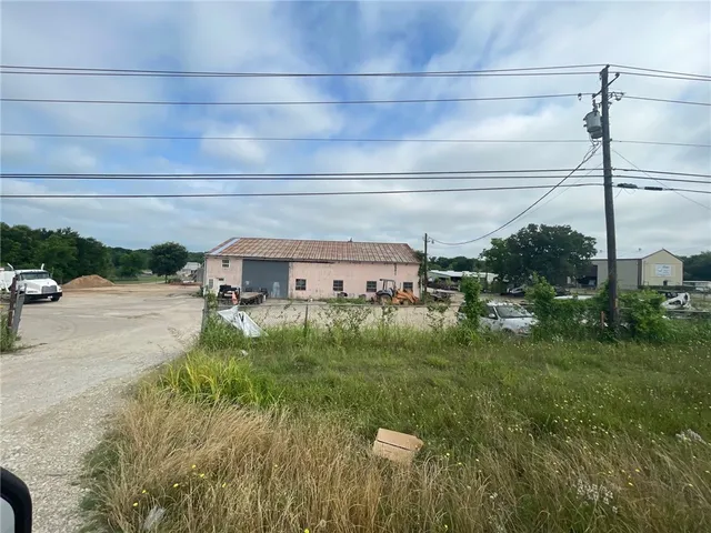 a view of a back yard of the house