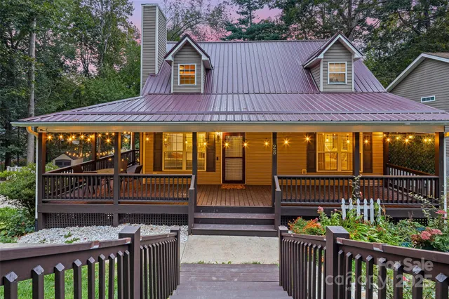 a view of outdoor space yard and deck