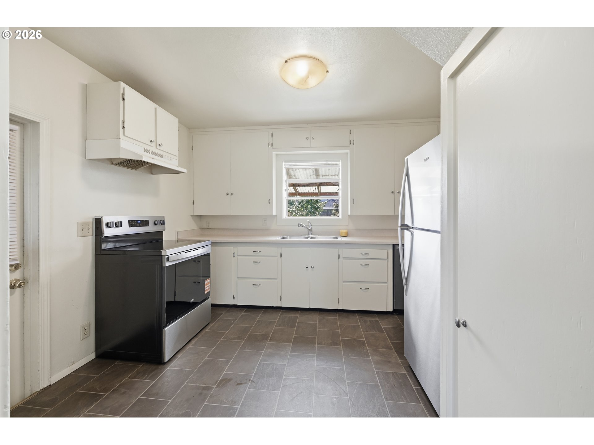 1501 E Street Springfield, OR 97477 - Photo 12 of 36