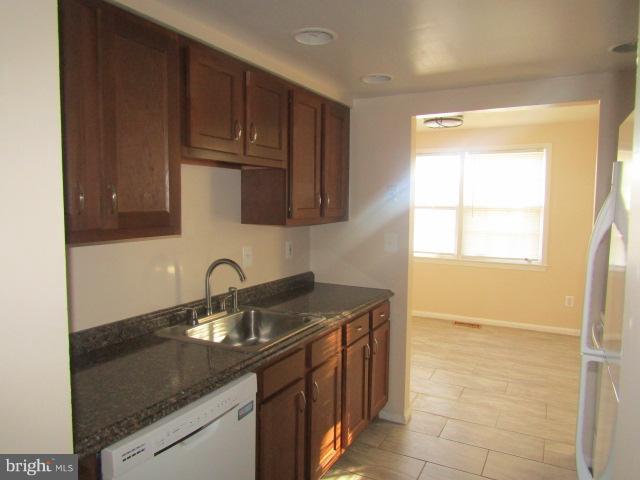 10908 Rock Coast Road Columbia, MD 21044 - Photo 5 of 24 Kitchen