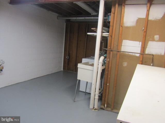 10908 Rock Coast Road Columbia, MD 21044 - Photo 10 of 24 Laundry room