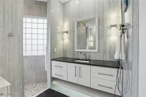 $999,900 | 1716 Northwest 34th Avenue, Cape Coral, FL 33993