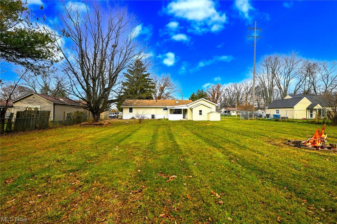 3472 Brunk Road Akron, OH 44312 - Photo 4 of 29 *FLAT BACK YARD FENCED IN ~