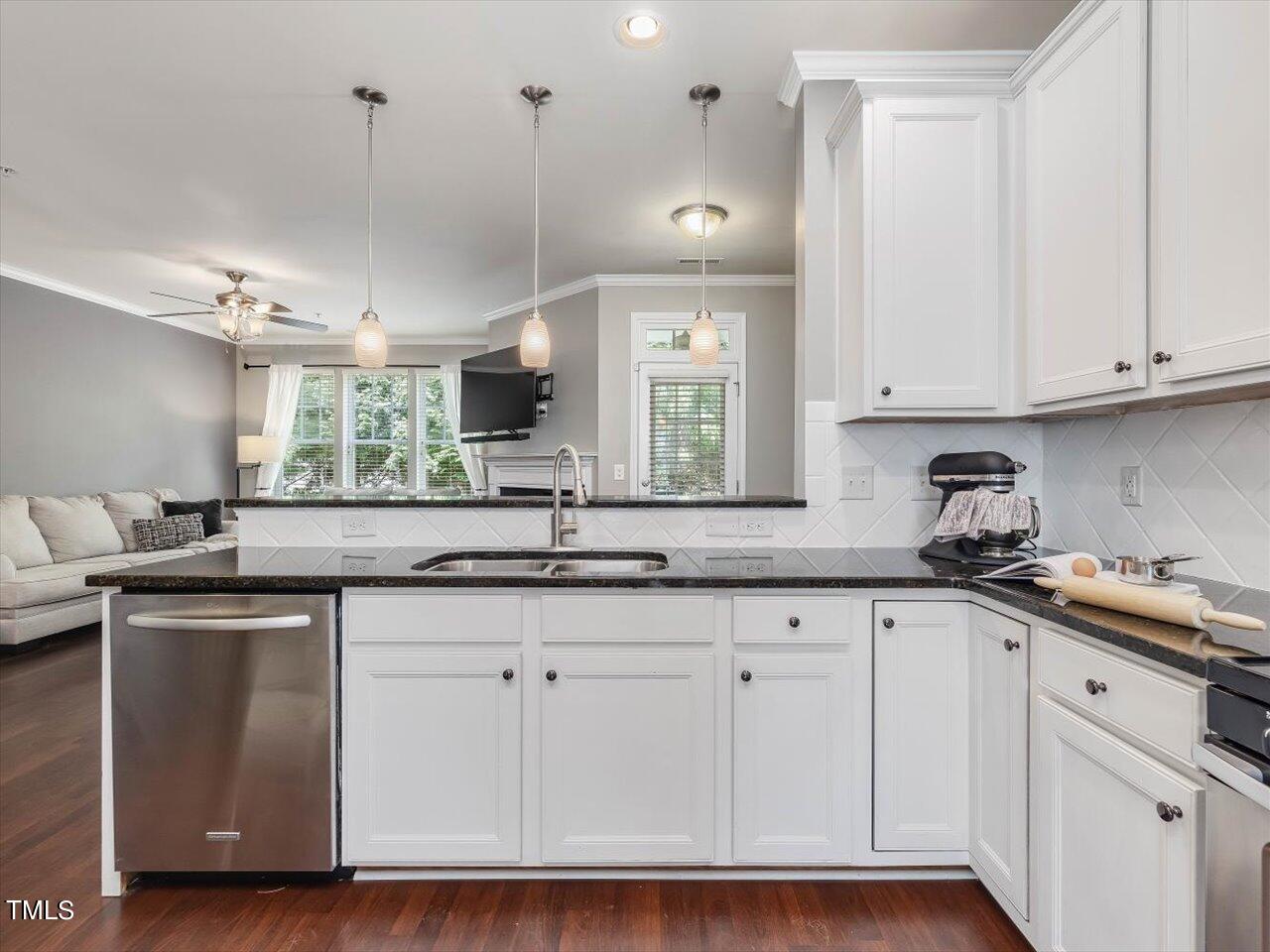 4607 Springerly Lane Raleigh, NC 27612 - Photo 24 of 68 24-Kitchen