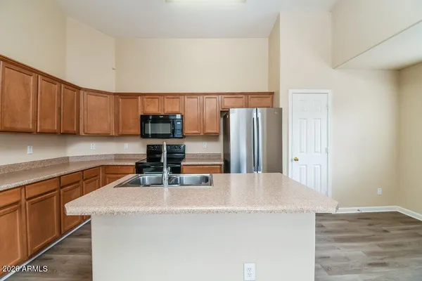 $2,095 | 5509 South 34th Avenue, Phoenix, AZ 85041