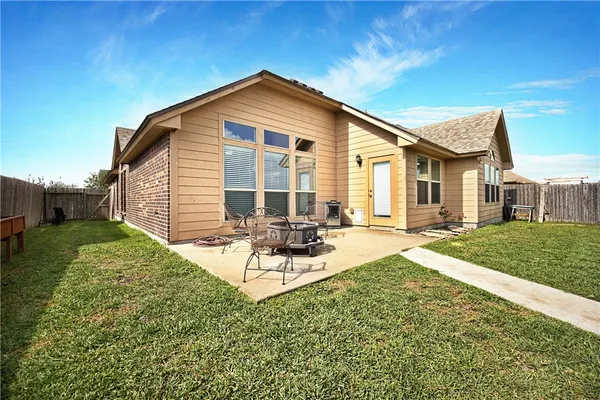 $414,000 | 2129 Escondido Street, Portland, TX 78374