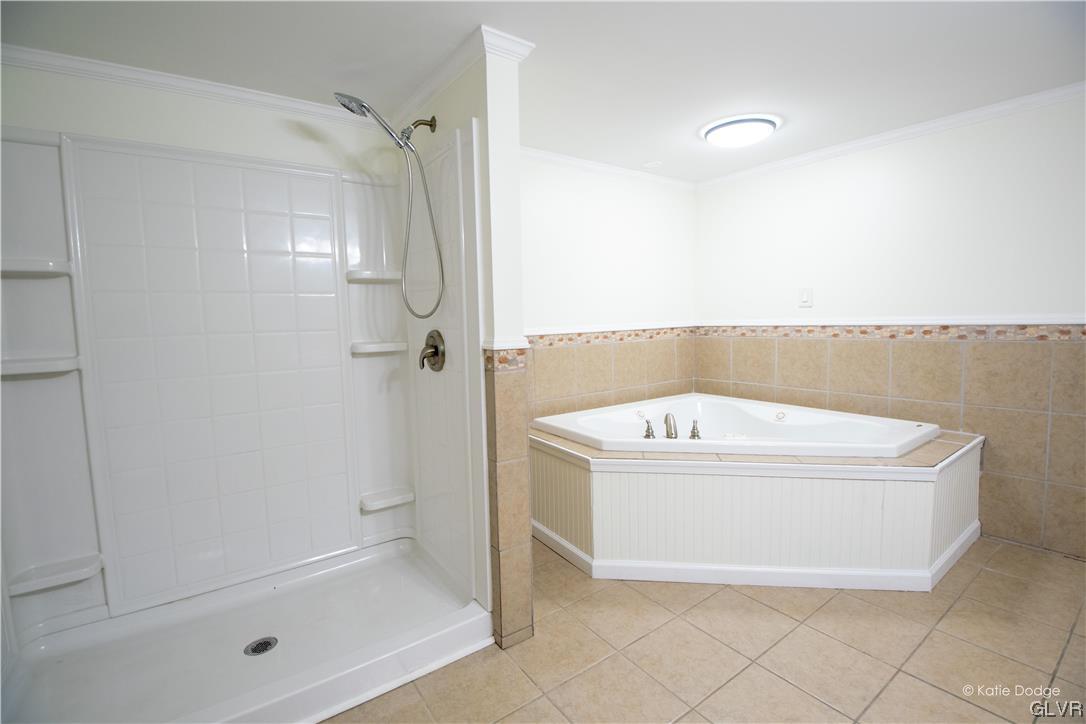 395 Buttermilk Road Easton, PA 18042 - Photo 20 of 41 a view of bathroom with bathtub