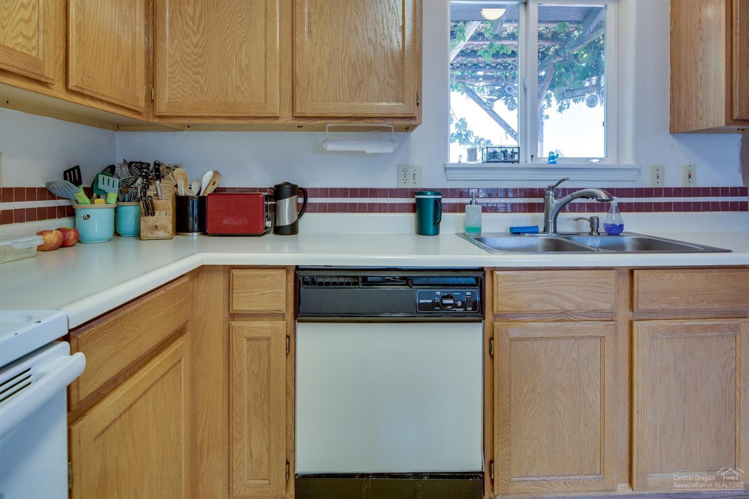 3425 Southwest Quartz Place Redmond, OR 97756 - Photo 9 of 25 Additional Photo