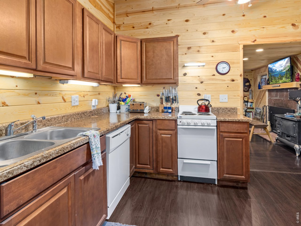 3154 Riverside Drive Lyons, CO 80540 - Photo 7 of 25 Kitchen