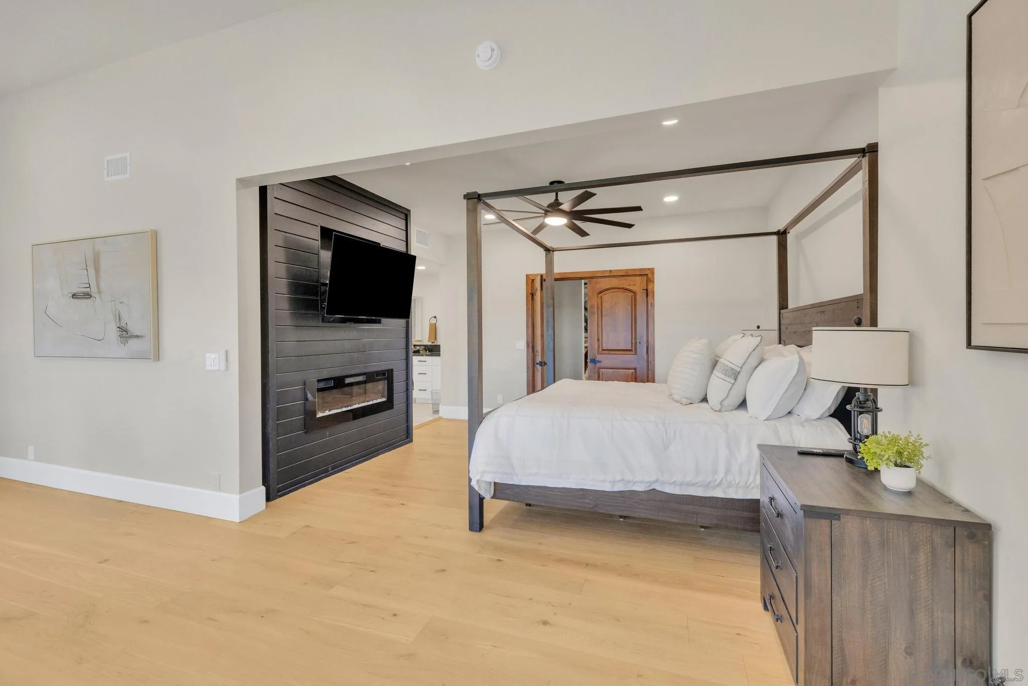 1326 Farmer Road Julian, CA 92036 - Photo 20 of 57 Primary Bedroom