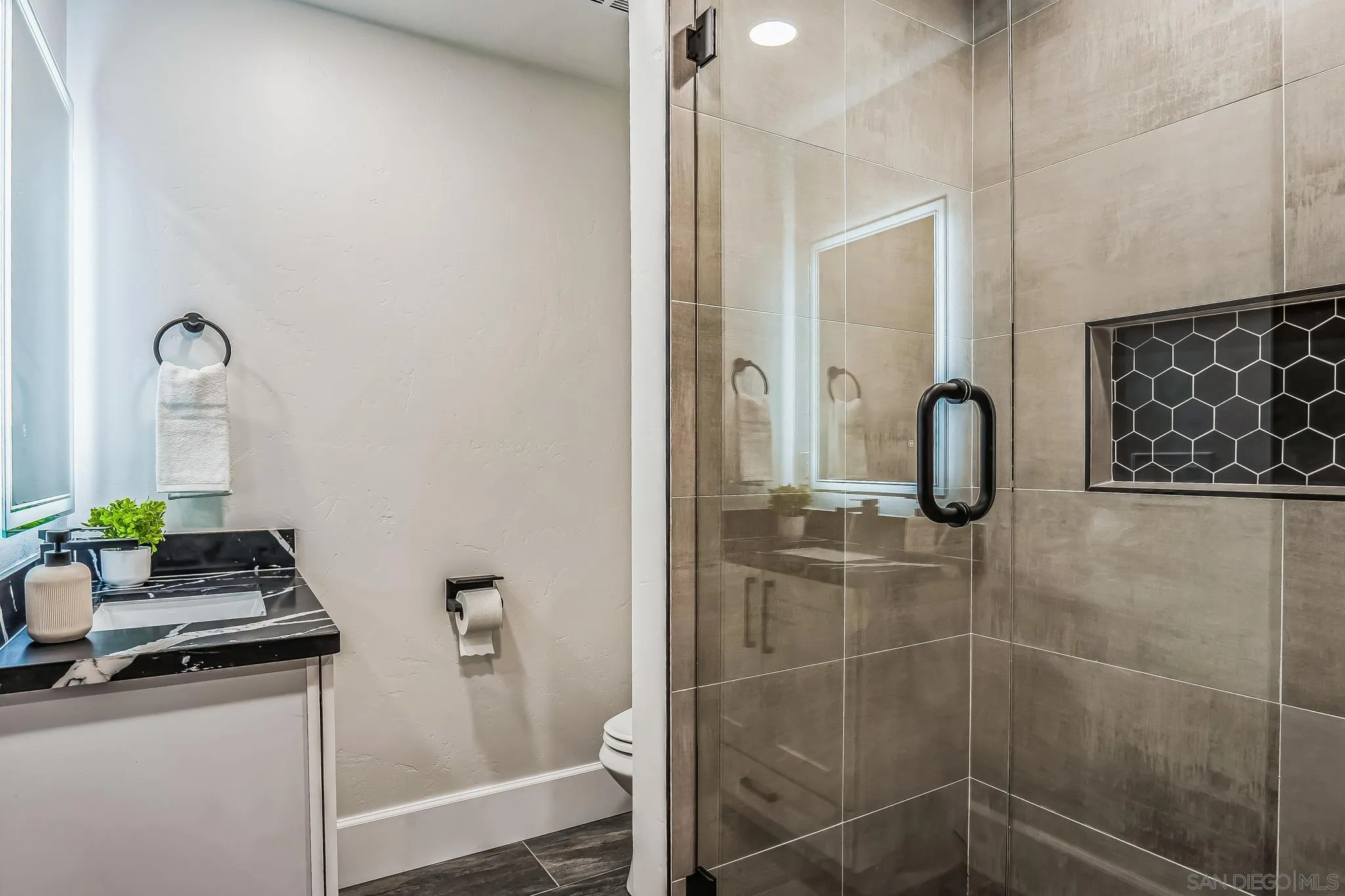 1326 Farmer Road Julian, CA 92036 - Photo 36 of 57 Bathroom