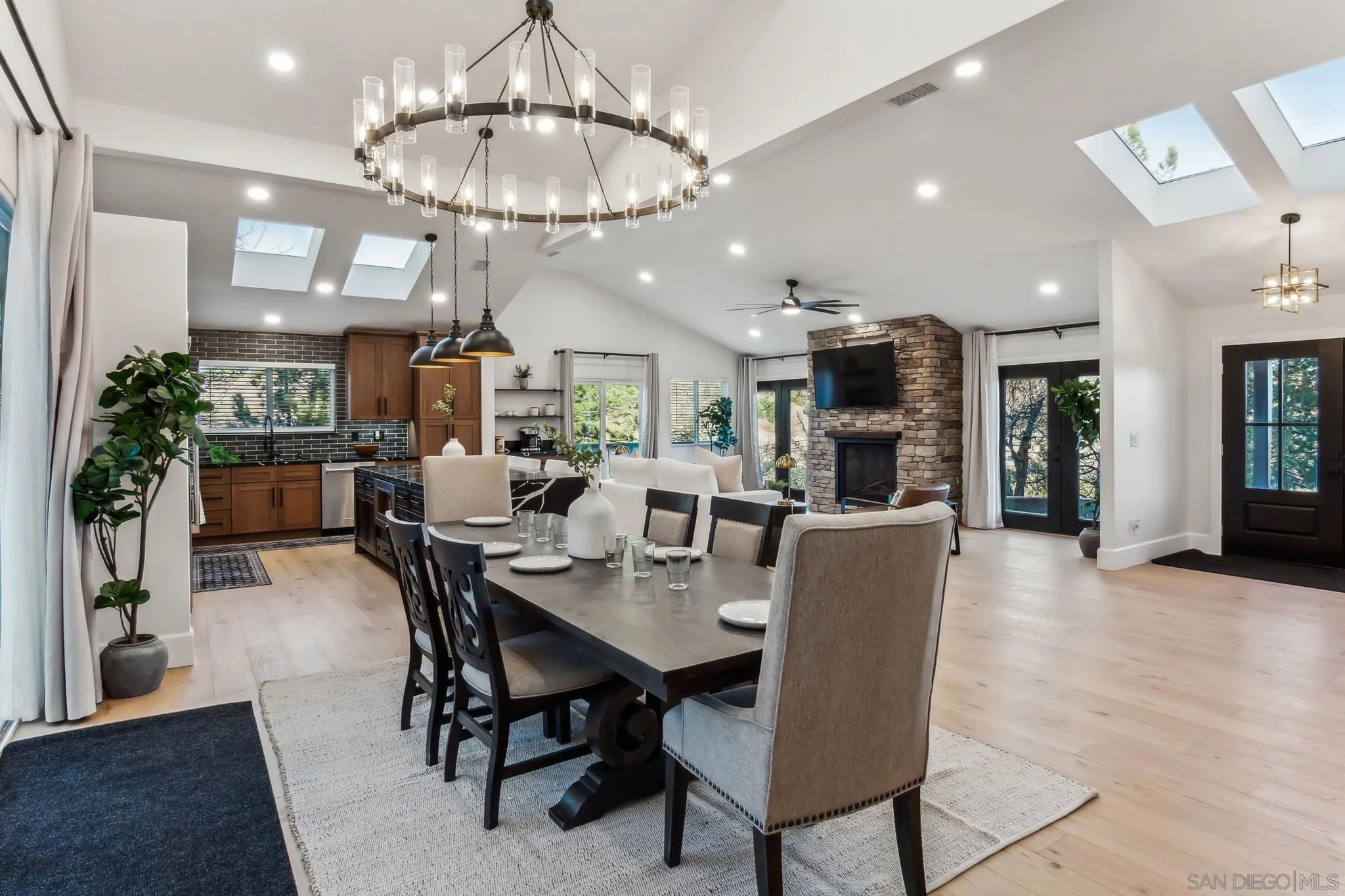 1326 Farmer Road Julian, CA 92036 - Photo 10 of 57 Dining Area