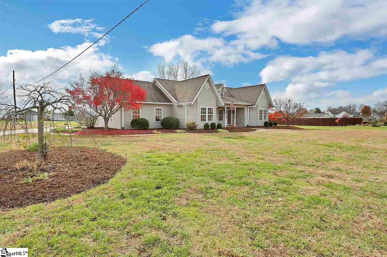 7599 Reidville Road Woodruff, SC 29388 - Photo 3 of 34