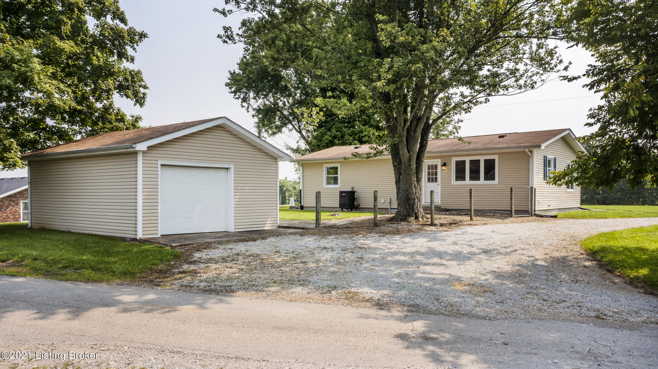 635 Brownsboro Road Pendleton, KY 40055 - Photo 25 of 28 25-rear and garage
