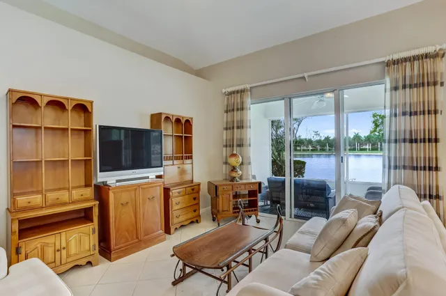 $475,000 | 2281 Egret Cove Drive, West Palm Beach, FL 33411