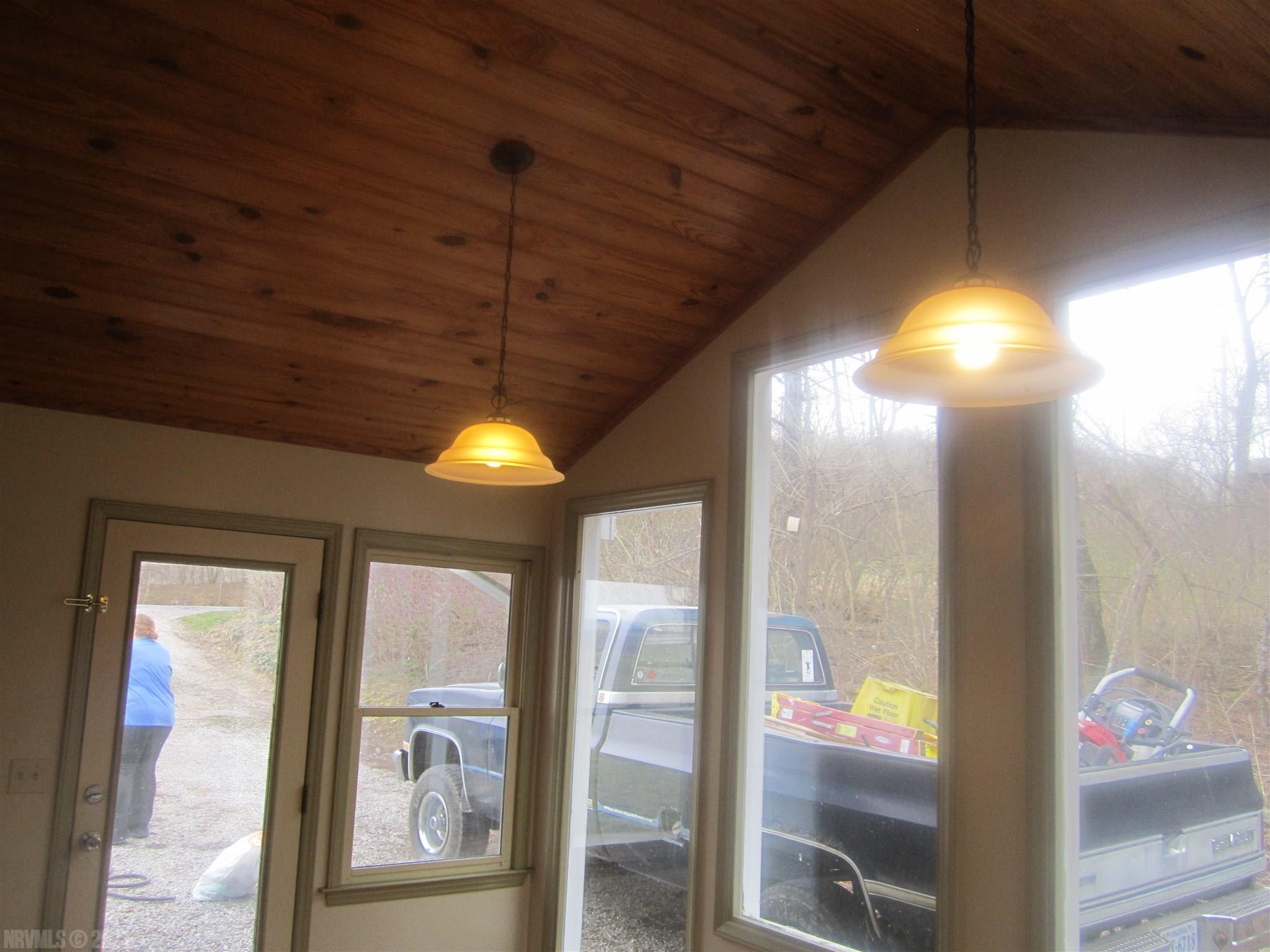 949 Switchback Road Christiansburg, VA 24073 - Photo 5 of 35 Gallery Image 5