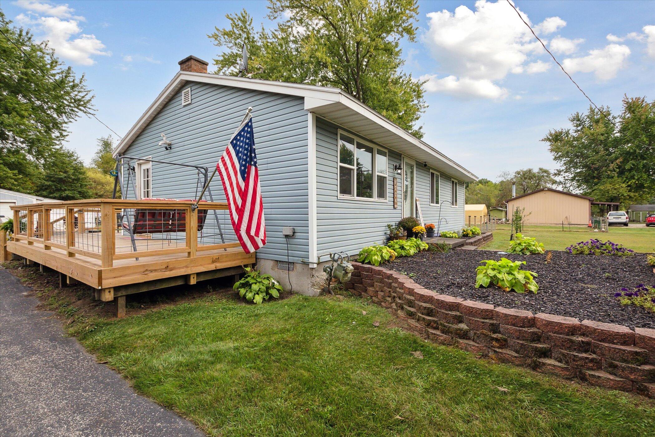 9724 Plank Road Maybee, MI 48159 - Photo 5 of 36 02-9724-Plank-Rd-Maybee-MI-48159-WindowS