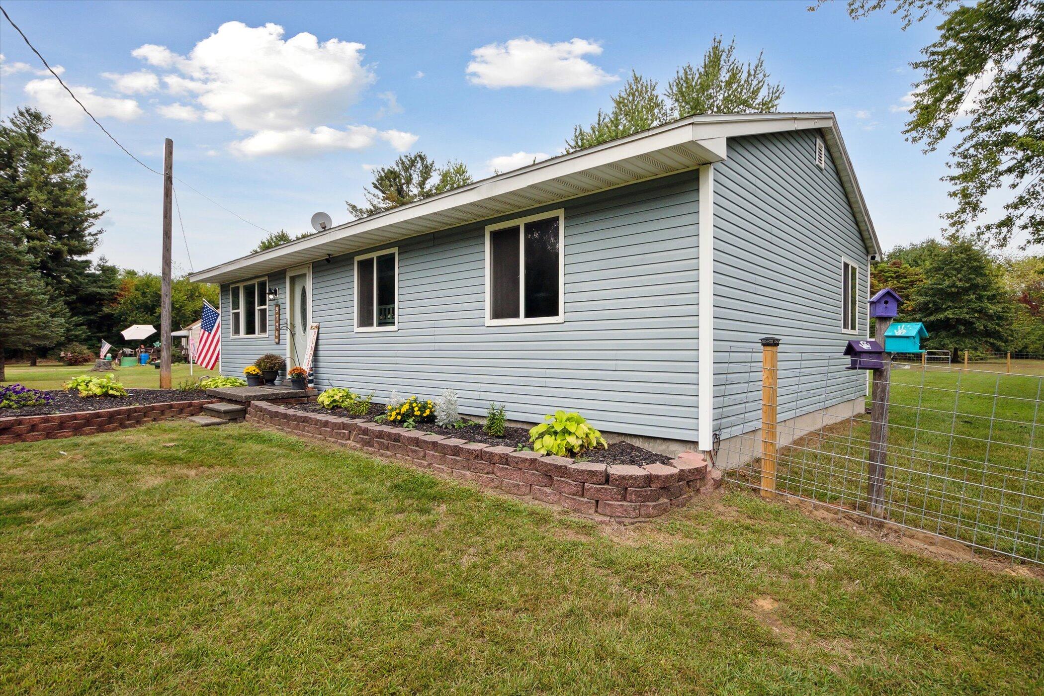 9724 Plank Road Maybee, MI 48159 - Photo 6 of 36 05-9724-Plank-Rd-Maybee-MI-48159-WindowS