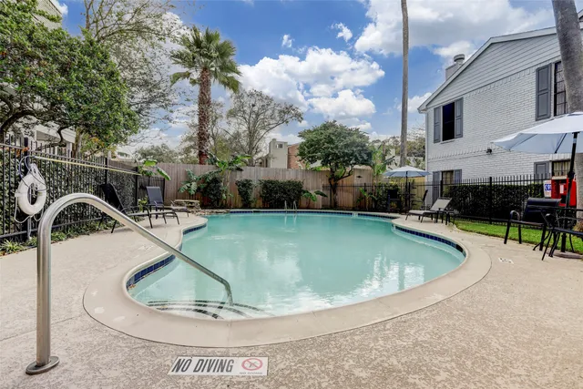 $3,200 | 1911 Bering Drive, Unit 34, Houston, TX 77057