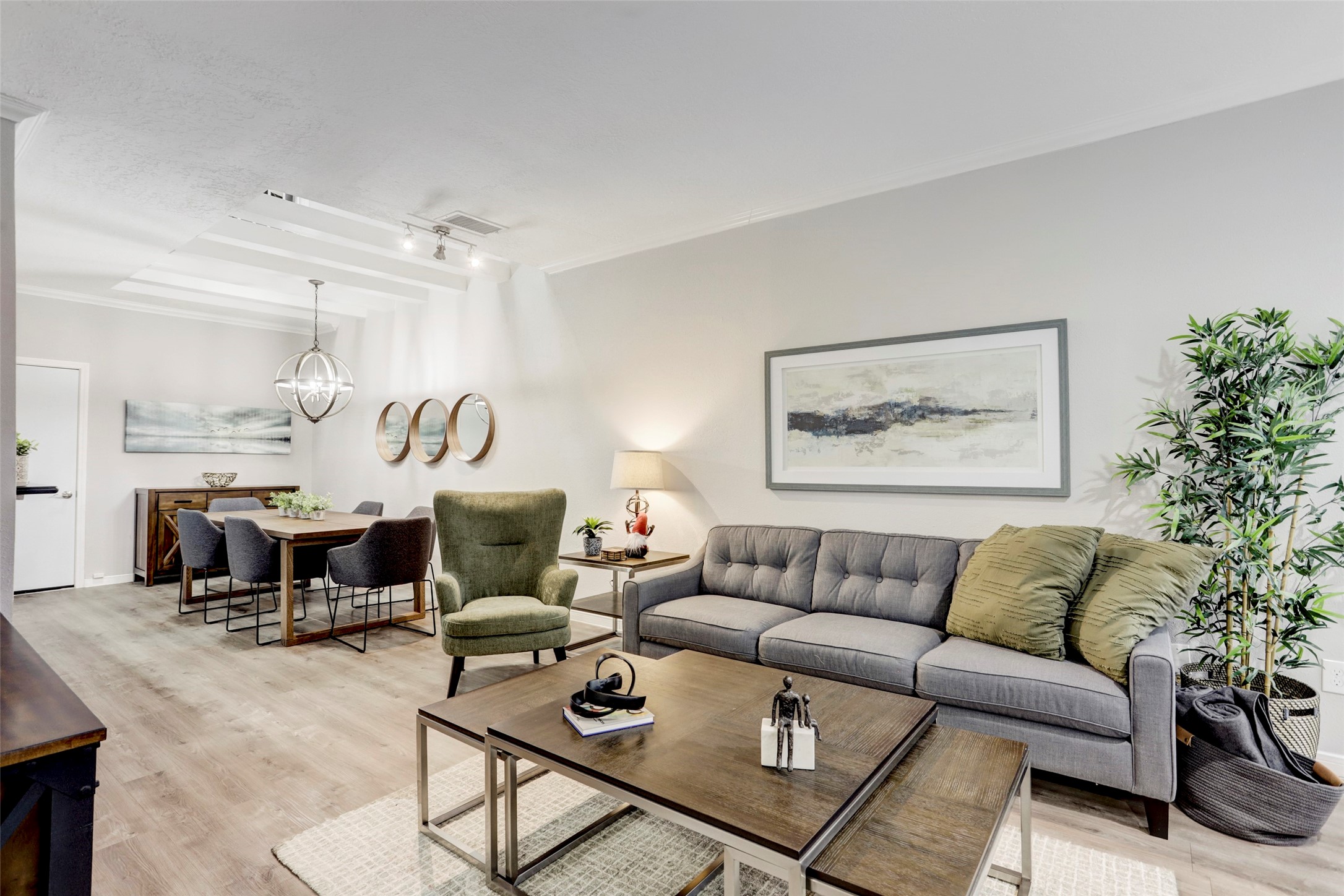 1911 Bering Drive, Unit 34 Houston, TX 77057 - Photo 5 of 26 a living room with furniture