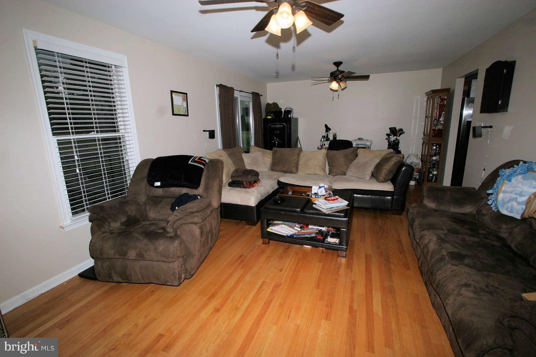 8019 Mapleville Road Boonsboro, MD 21713 - Photo 10 of 15 Living Room