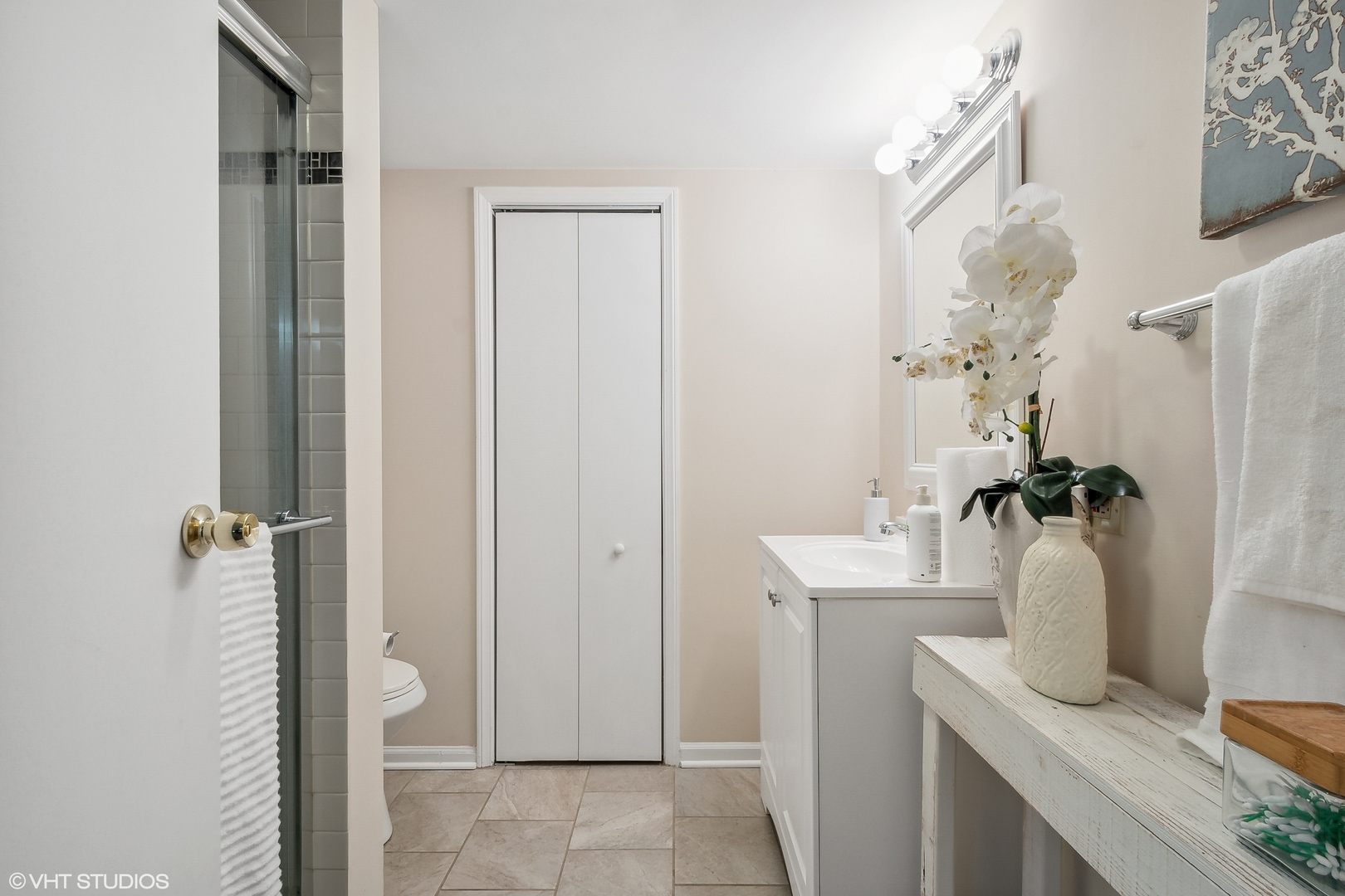810 Shermer Road Glenview, IL 60025 - Photo 15 of 22 a room with a sink and washing machine