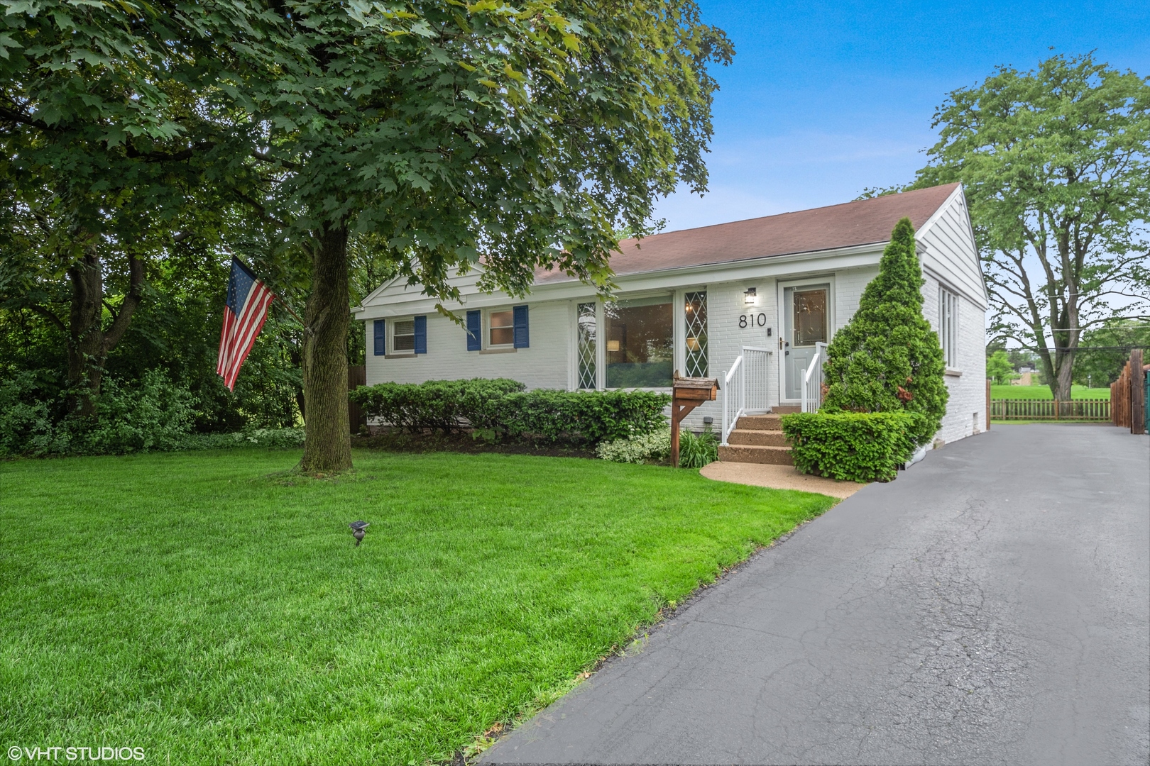 810 Shermer Road Glenview, IL 60025 - Photo 2 of 22 a front view of house with yard and green space