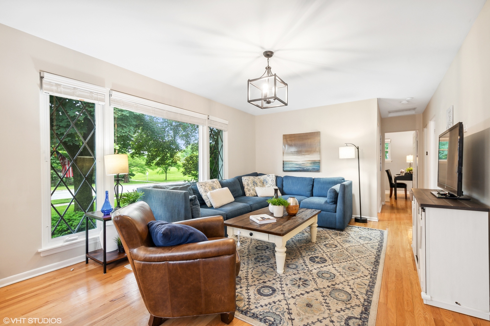 810 Shermer Road Glenview, IL 60025 - Photo 4 of 22 a living room with furniture fireplace and flat screen tv