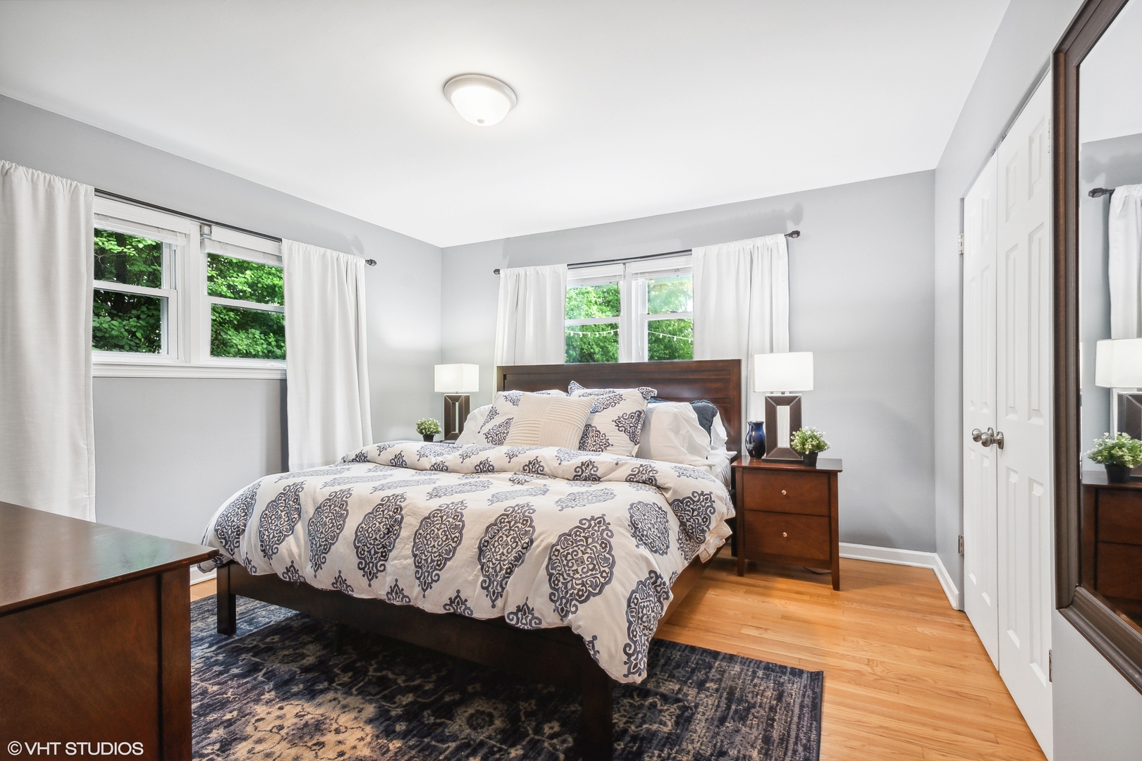 810 Shermer Road Glenview, IL 60025 - Photo 7 of 22 a bed room with a bed and a window