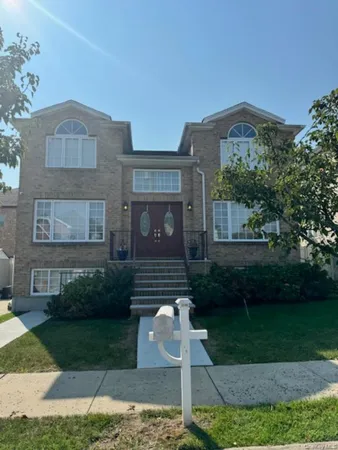 $1,199,000 | 476 Darlington Avenue | Woodrow