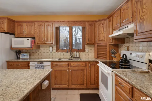 $350,000 | 1404 Downing Court, Tremont, IL 61568