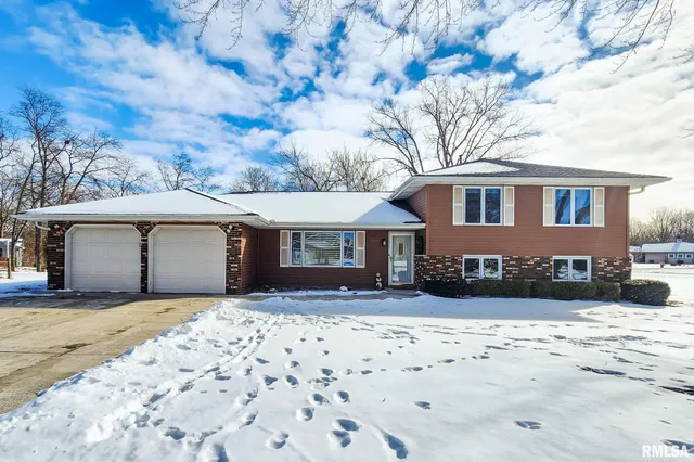 $350,000 | 1404 Downing Court, Tremont, IL 61568