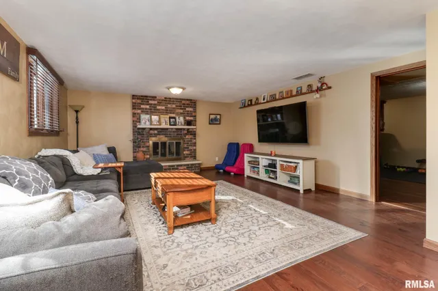 $350,000 | 1404 Downing Court, Tremont, IL 61568