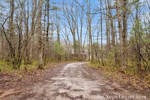 $629,900 | 11585 Pond Road, Montague, MI 49437