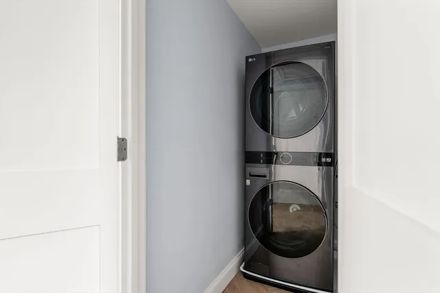 a close up view of a washer and dryer