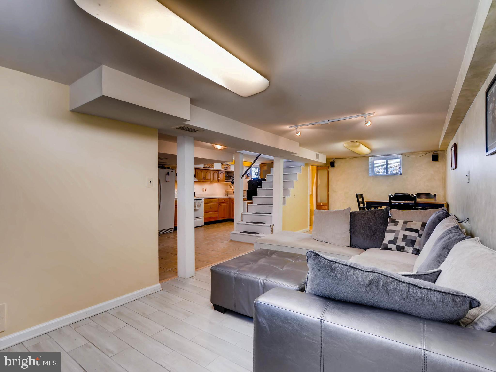 5913 Meadow Road Baltimore, MD 21206 - Photo 15 of 28 Family Room