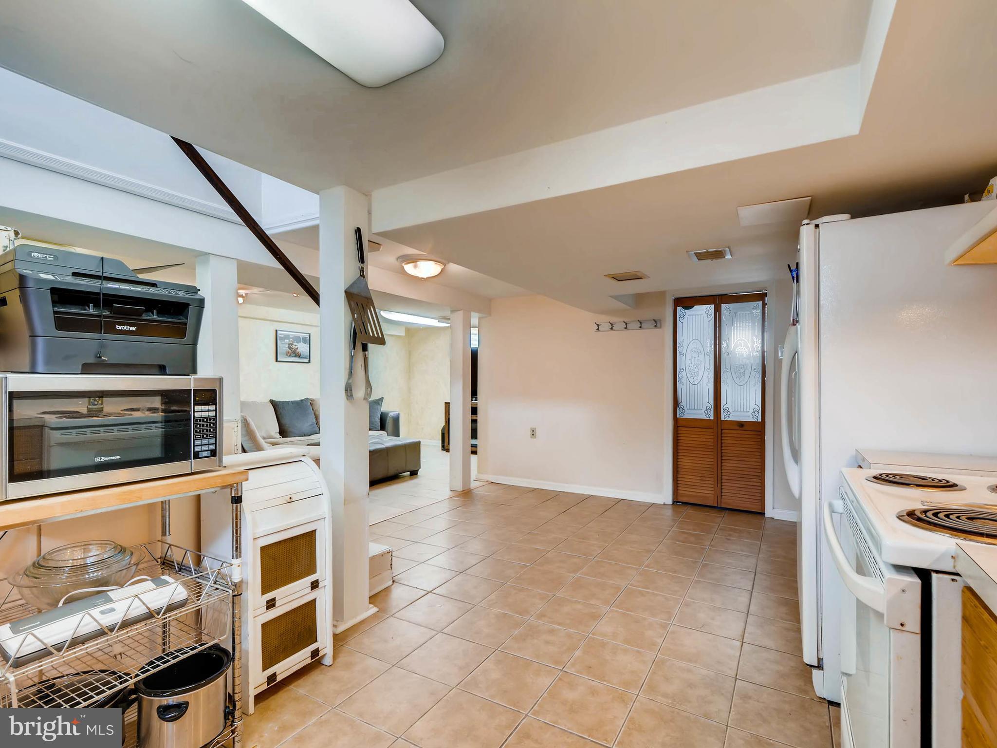 5913 Meadow Road Baltimore, MD 21206 - Photo 17 of 28 Kitchen