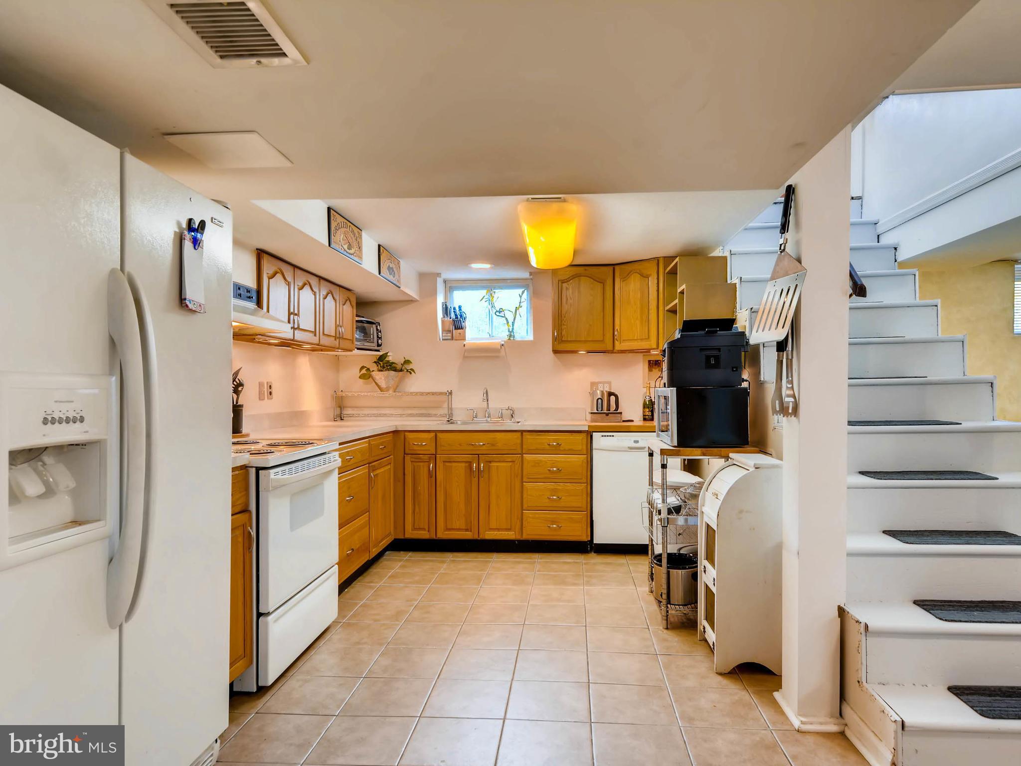 5913 Meadow Road Baltimore, MD 21206 - Photo 18 of 28 Kitchen