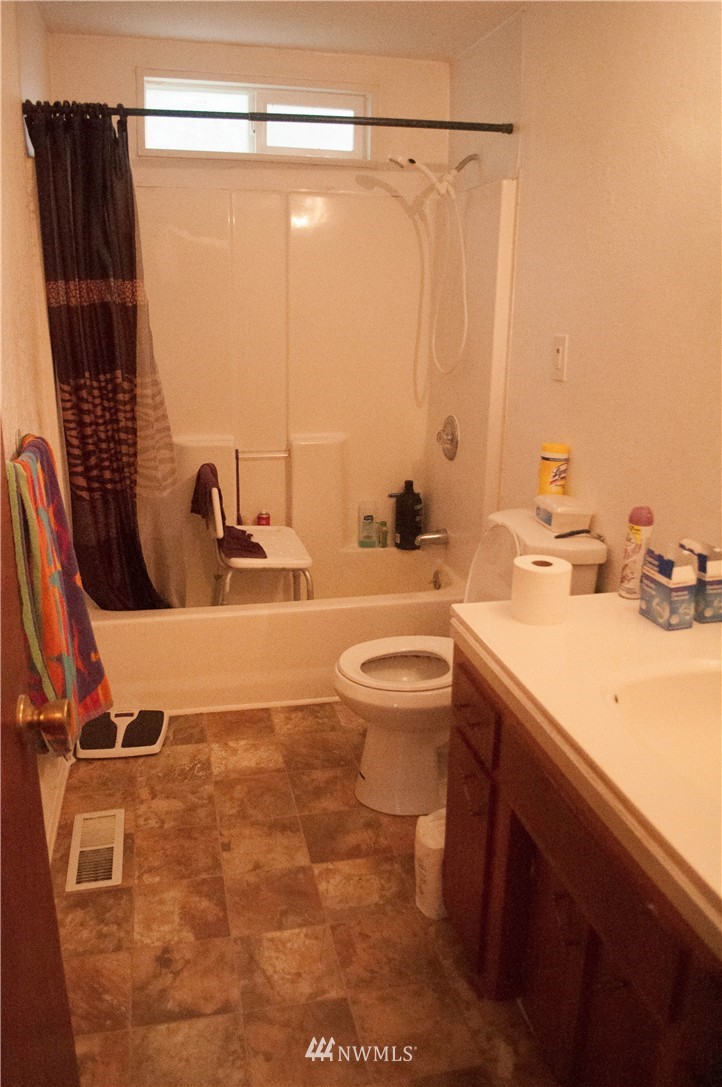 7205 Vandermark Road East Bonney Lake, WA 98391 - Photo 12 of 25