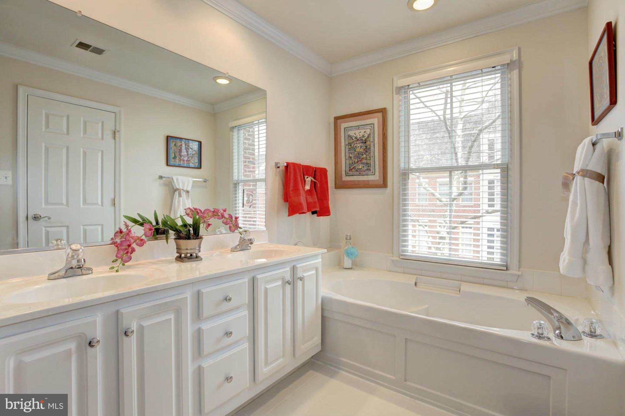 330 Hart Road Gaithersburg, MD 20878 - Photo 15 of 30 Bath (Master)