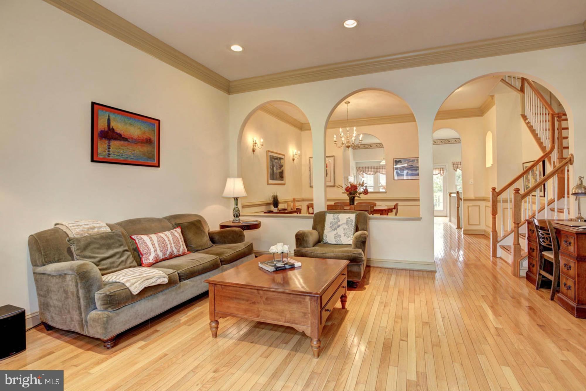 330 Hart Road Gaithersburg, MD 20878 - Photo 4 of 30 Living Room