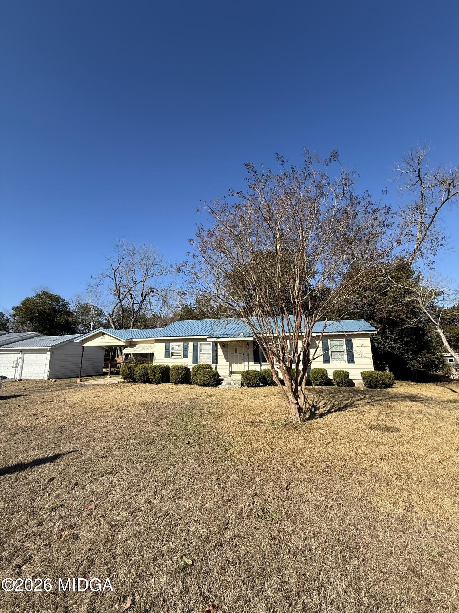 145 Edmondson Circle Cochran, GA 31014 - Photo 3 of 13 a view of a house with trees in the background