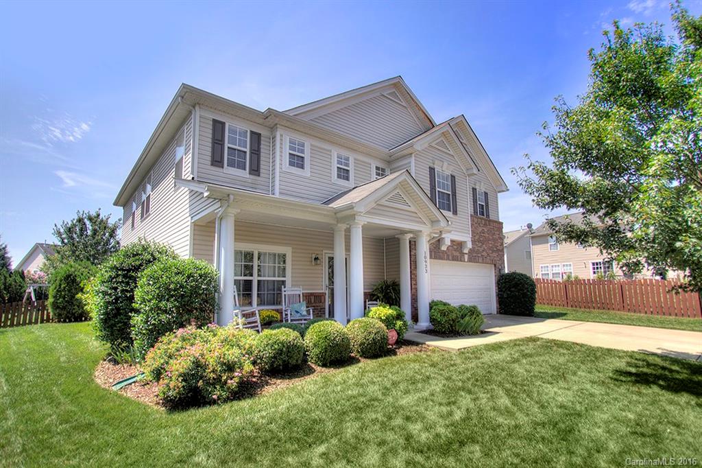 10933 Rousay Road, Unit 306 Charlotte, NC 28278 - Photo 1 of 24 Gallery Image 1