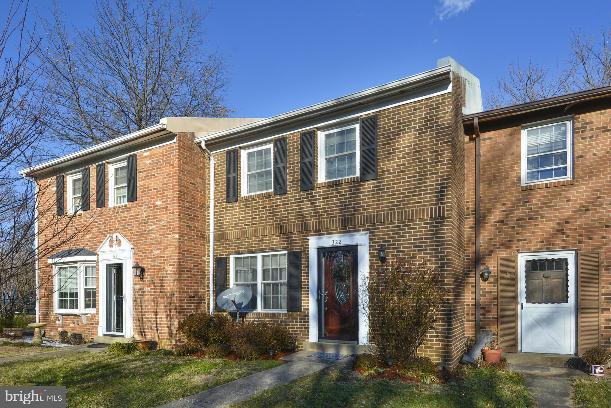 322 Rock Spring Drive Southwest Leesburg, VA 20175 - Photo 2 of 28 Exterior (Front)
