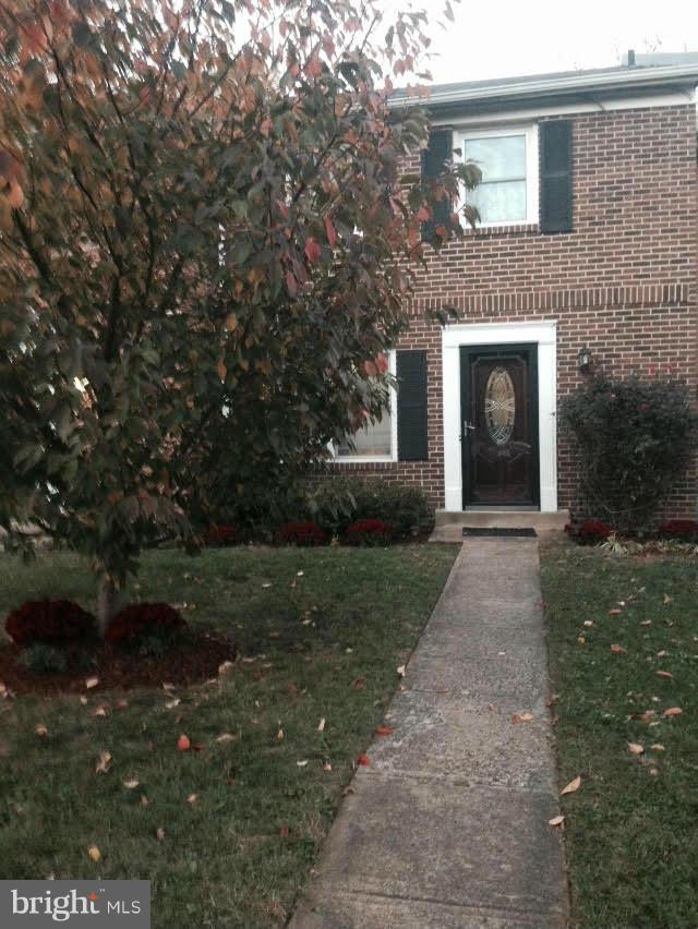 322 Rock Spring Drive Southwest Leesburg, VA 20175 - Photo 3 of 28 Exterior (Front)