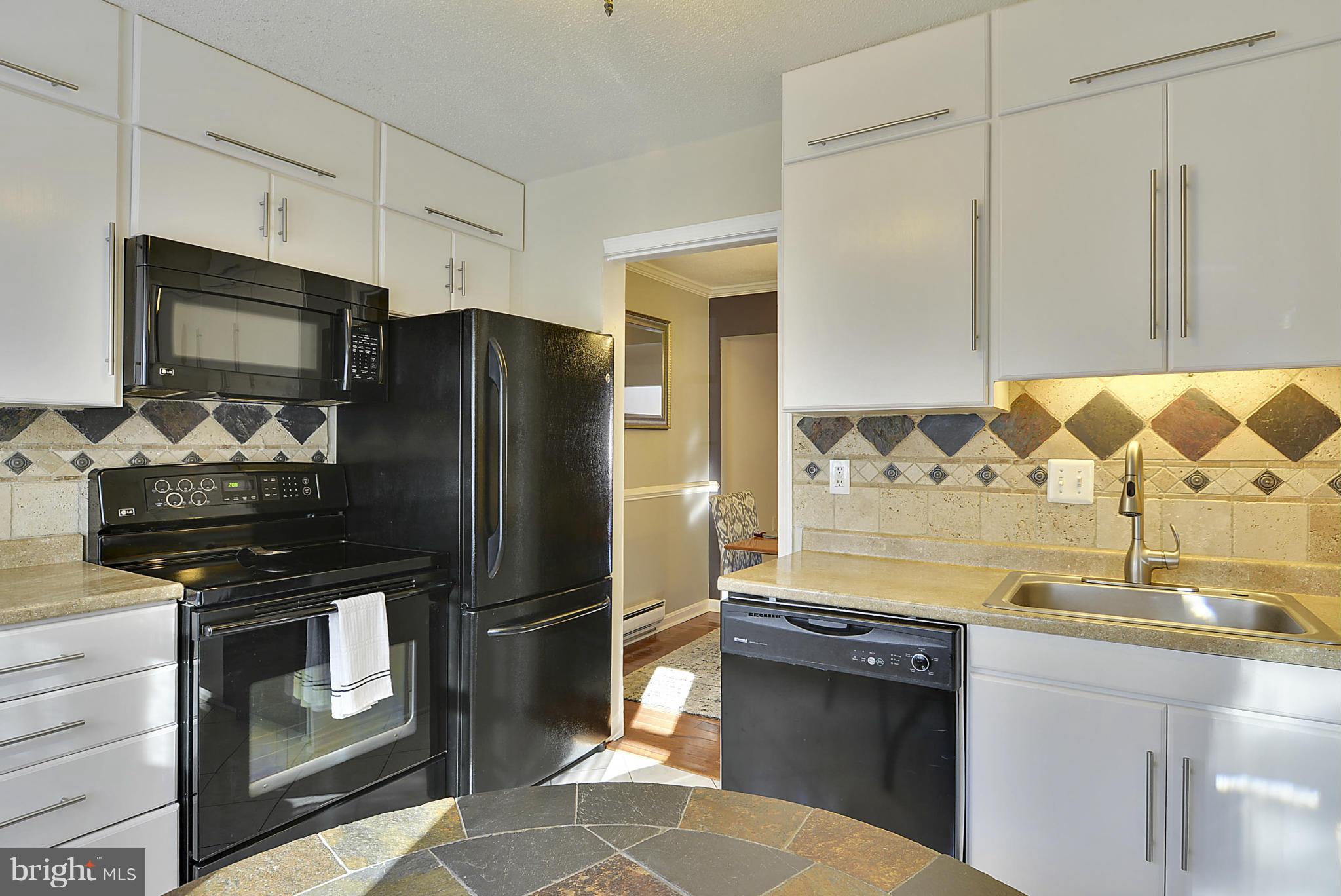 322 Rock Spring Drive Southwest Leesburg, VA 20175 - Photo 7 of 28 Kitchen with view of dining room