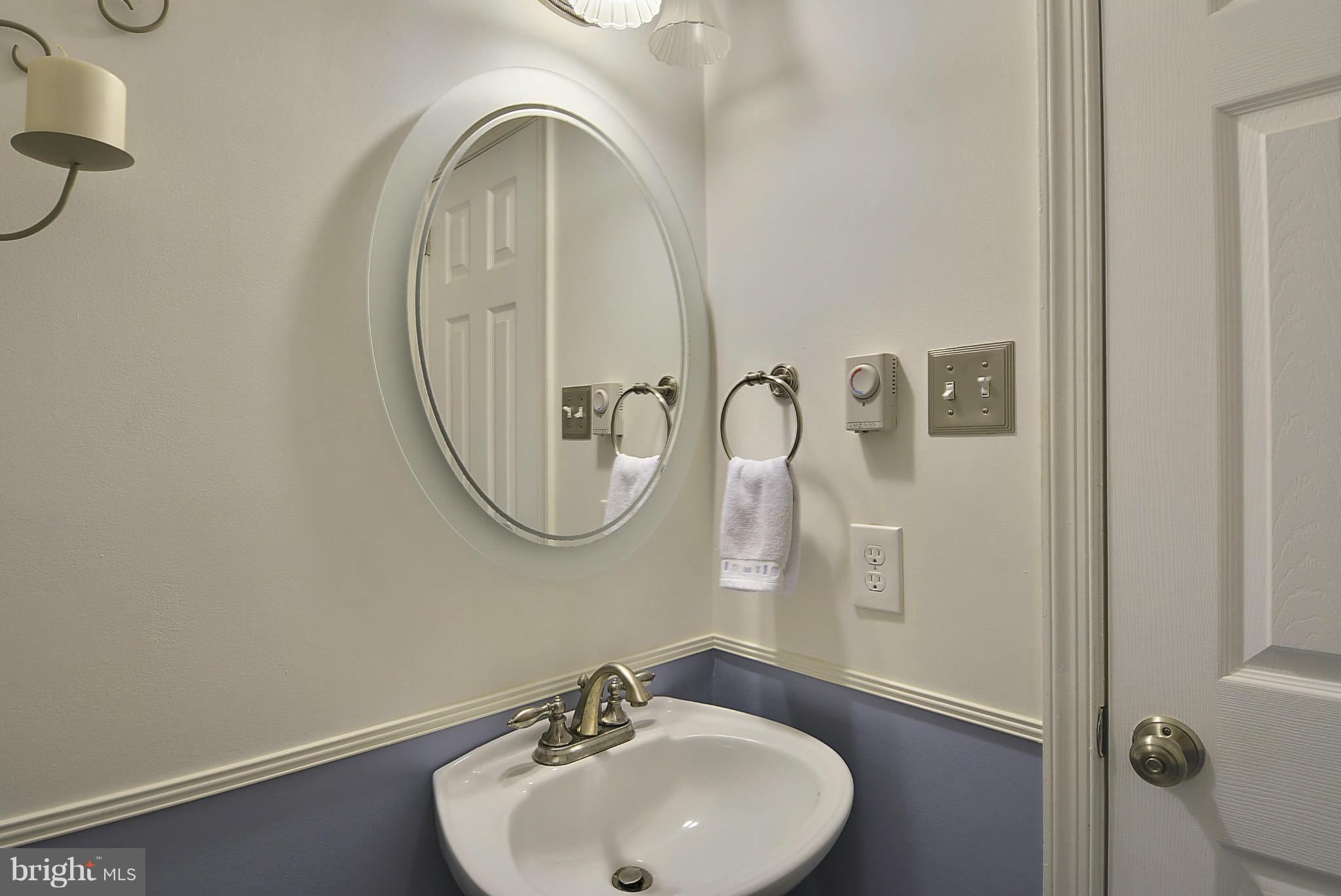322 Rock Spring Drive Southwest Leesburg, VA 20175 - Photo 9 of 28 Powder Bathroom